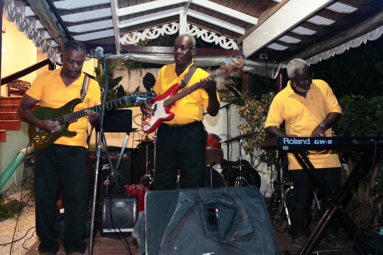 מלון Courtyard By Marriott Bridgetown, Barbados מראה חיצוני תמונה