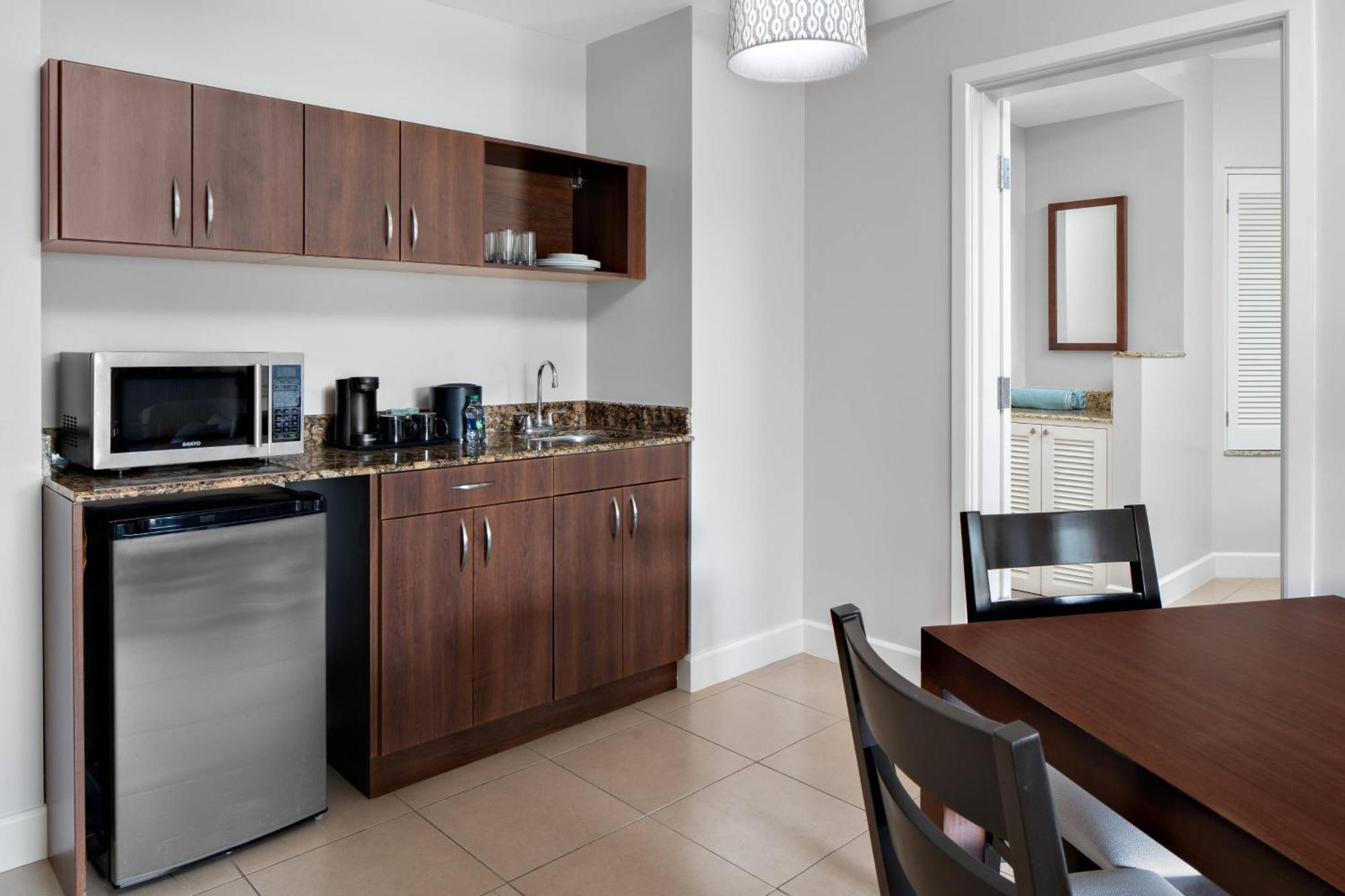 מלון Courtyard By Marriott Bridgetown, Barbados מראה חיצוני תמונה