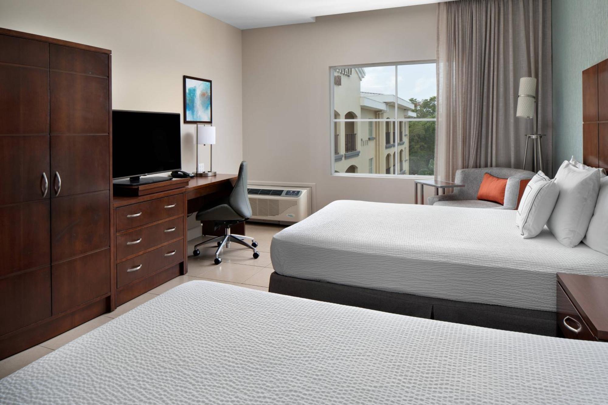 מלון Courtyard By Marriott Bridgetown, Barbados מראה חיצוני תמונה