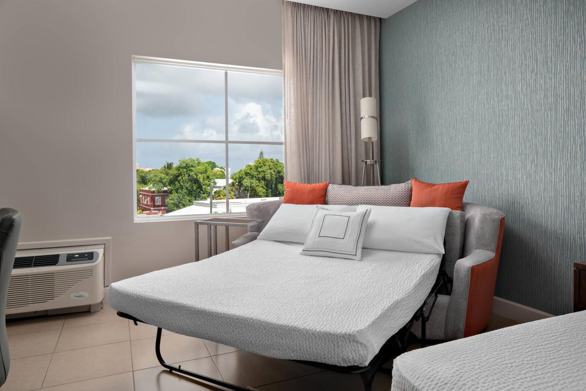 מלון Courtyard By Marriott Bridgetown, Barbados מראה חיצוני תמונה