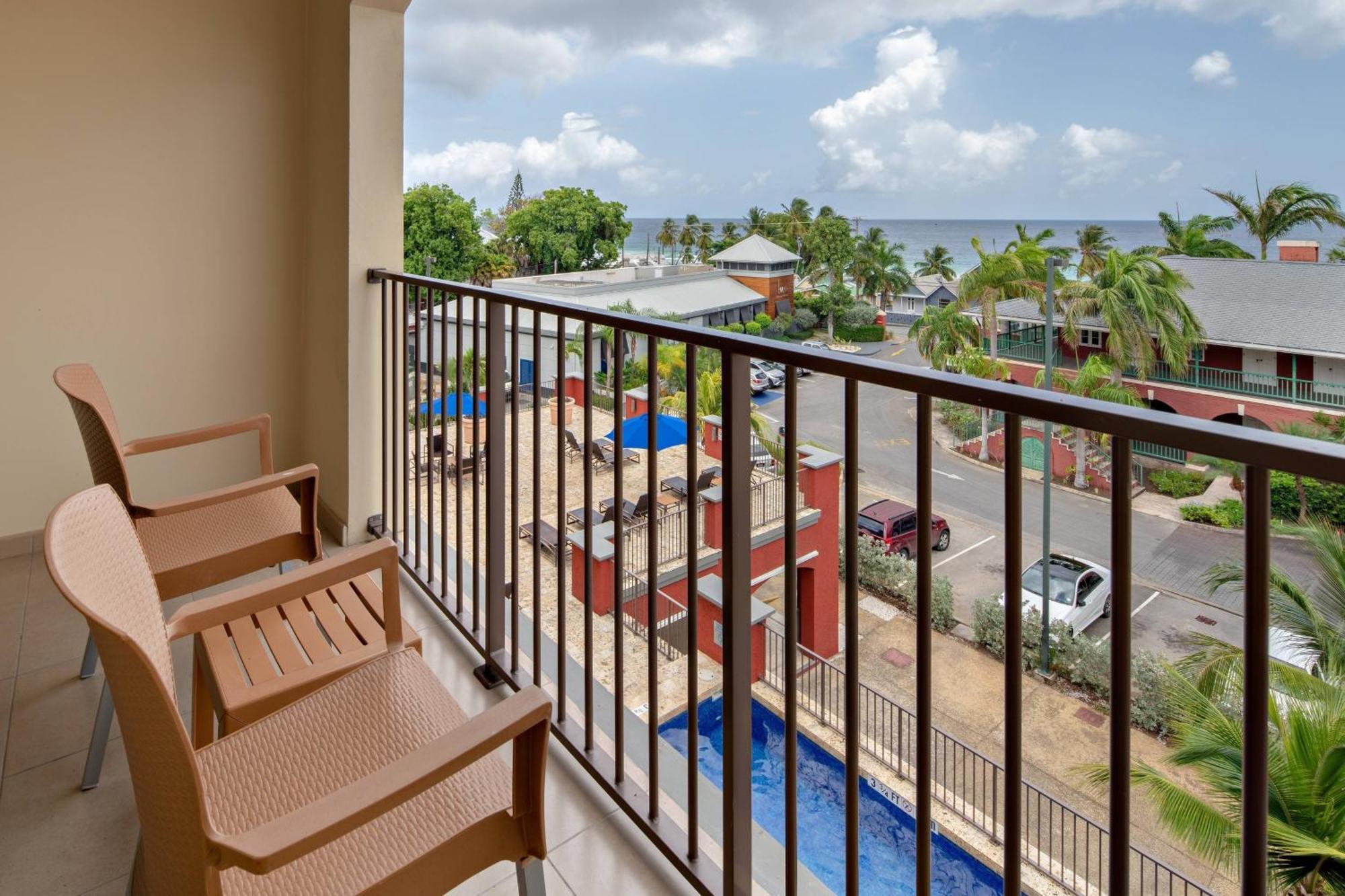מלון Courtyard By Marriott Bridgetown, Barbados מראה חיצוני תמונה