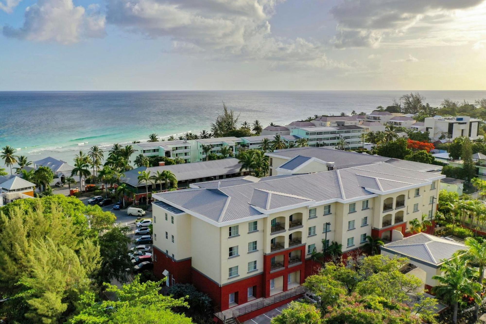 מלון Courtyard By Marriott Bridgetown, Barbados מראה חיצוני תמונה