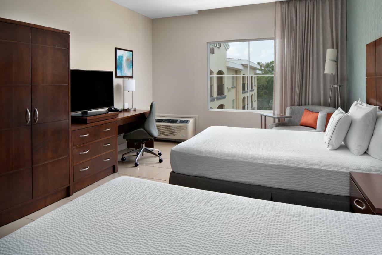 מלון Courtyard By Marriott Bridgetown, Barbados מראה חיצוני תמונה